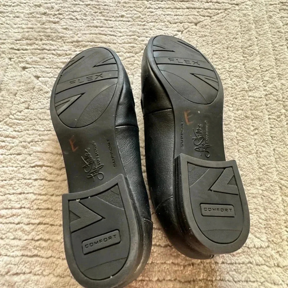 Life stride woman’s size 7 black loafers - Picture 4 of 8